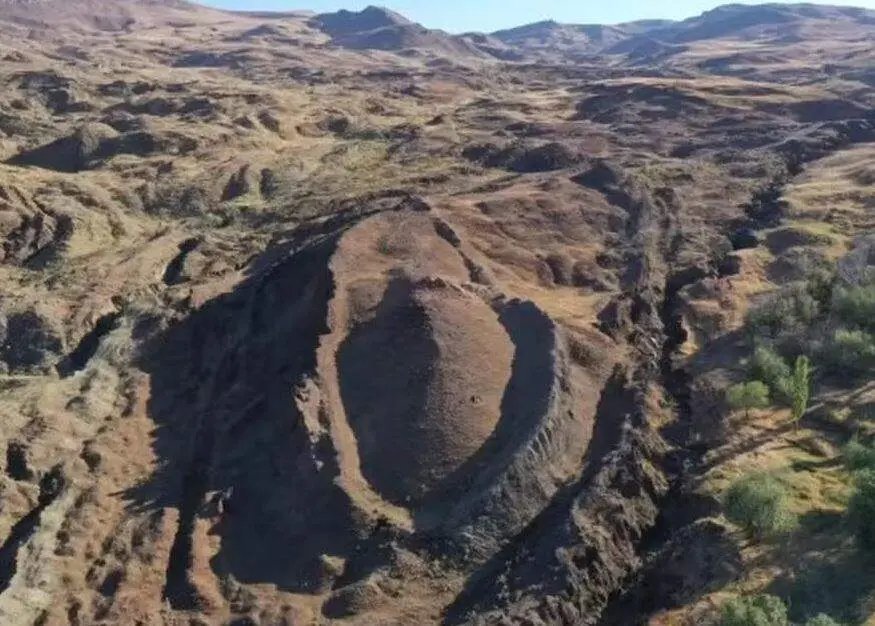 Monte Ararat na Turquia: pesquisadores investigam a possível Arca de Noé com novos achados de cerâmica e cerca de 1.000…