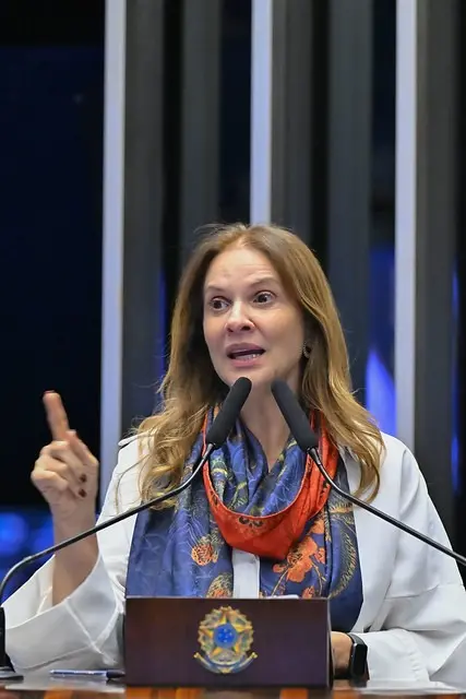 Leila Barros não conseguiu apoio do PT para defender a emenda contra a jornada 6x1 em Brasília. Parece que a lealdade p…
