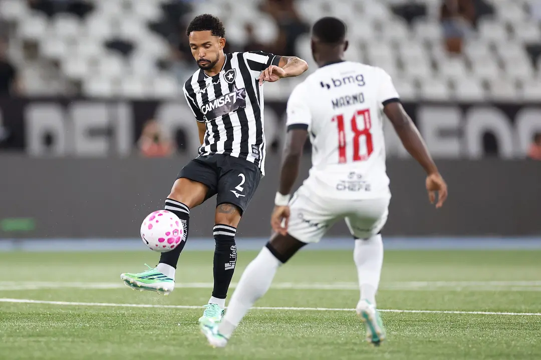Arthur Chaves e Vitinho, do Botafogo, e Bruno Duarte, do Vasco, tiveram problemas físicos na partida contra o Vasco. Le…
