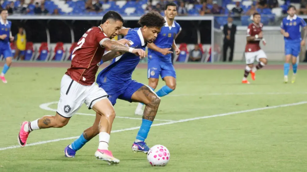 Remo e Grêmio empataram em 1 a 1 no Mangueirão, mas a diretoria reclamou da arbitragem por um lance aos 10 minutos do p…