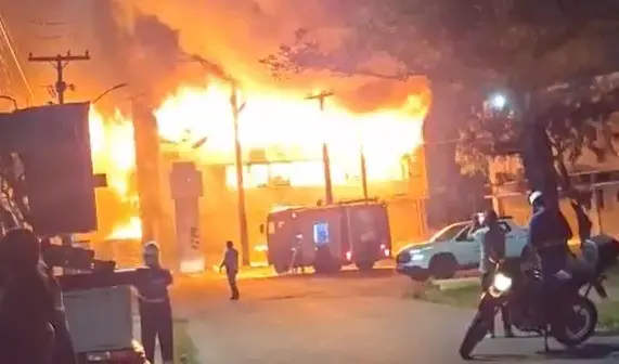 Prédio da UFPE foi atingido por incêndio no Campus Recife, onde rodam laboratórios de fármacos, informática e genética.…