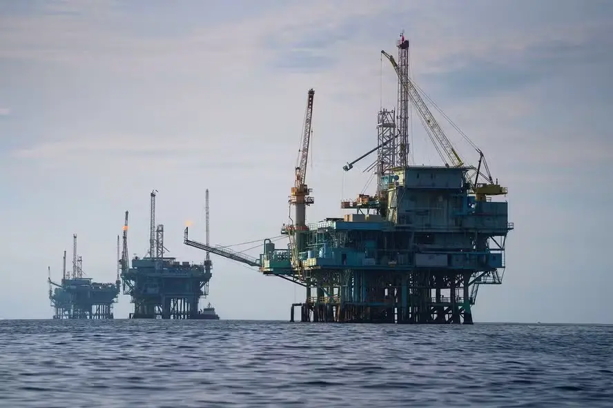 R$ 3,5 bilhões levantados em leilões de petróleo e gás, com a Petrobras dominando a aquisição de 21 novas áreas. A comp…