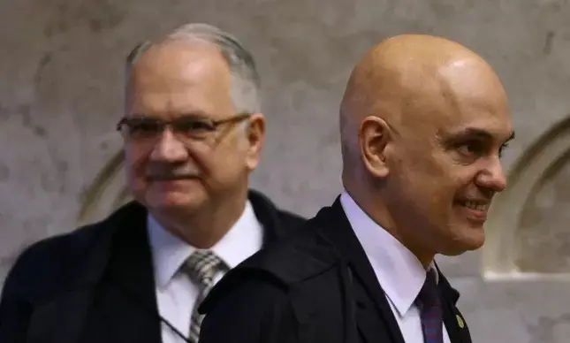 Fachin manteve as decisões de Alexandre de Moraes no inquérito das fake news, mesmo assumindo a relatoria do caso no ST…