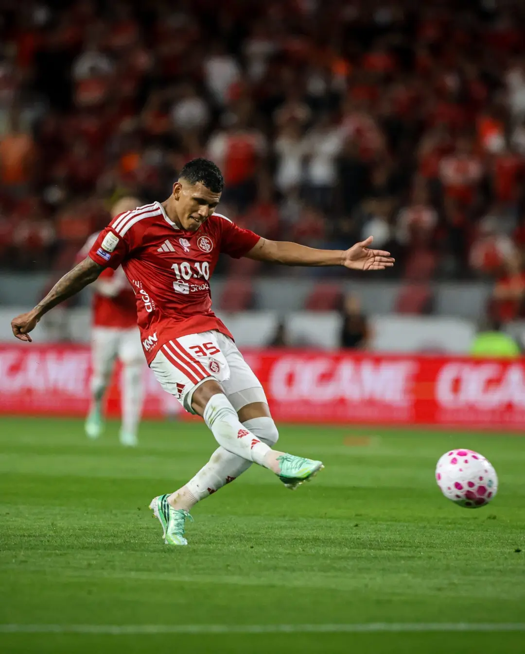 Internacional e Corinthians usaram patrocínios pontuais nos uniformes na primeira rodada após o veto de bets. Substitui…