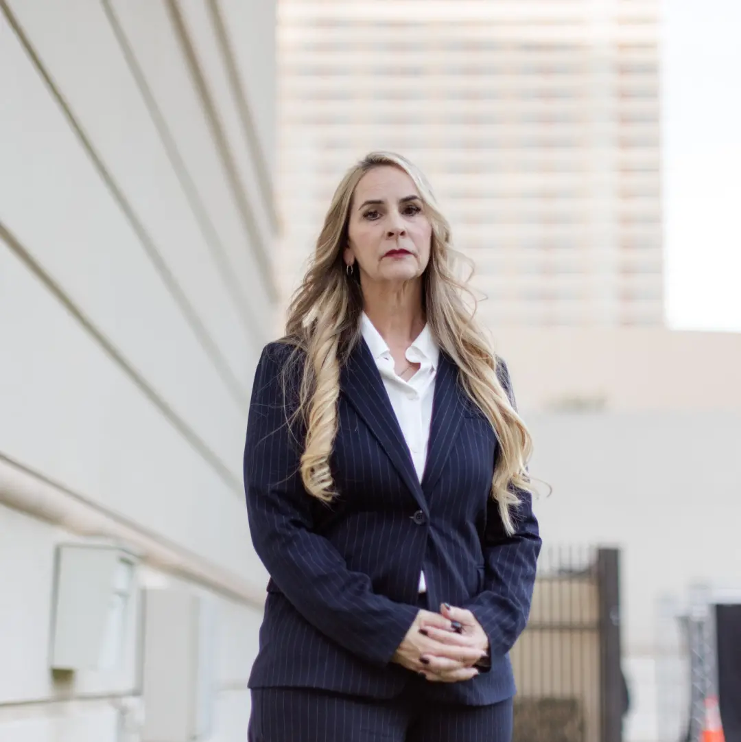 Bernadette Greene-Placentia, candidata Democratas do Arizona, relatou ter sido atacada em agosto enquanto consertava um…