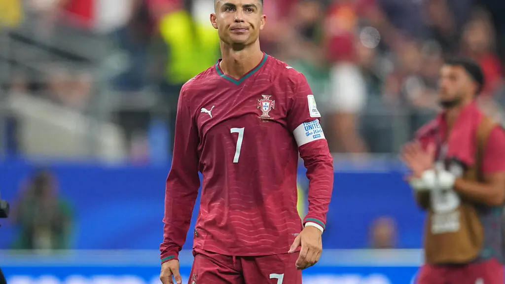 Ronaldo deixou o time de Portugal após uma briga com o técnico Jorge Jesus, alegando que ele quebrou uma palavra. Essa …