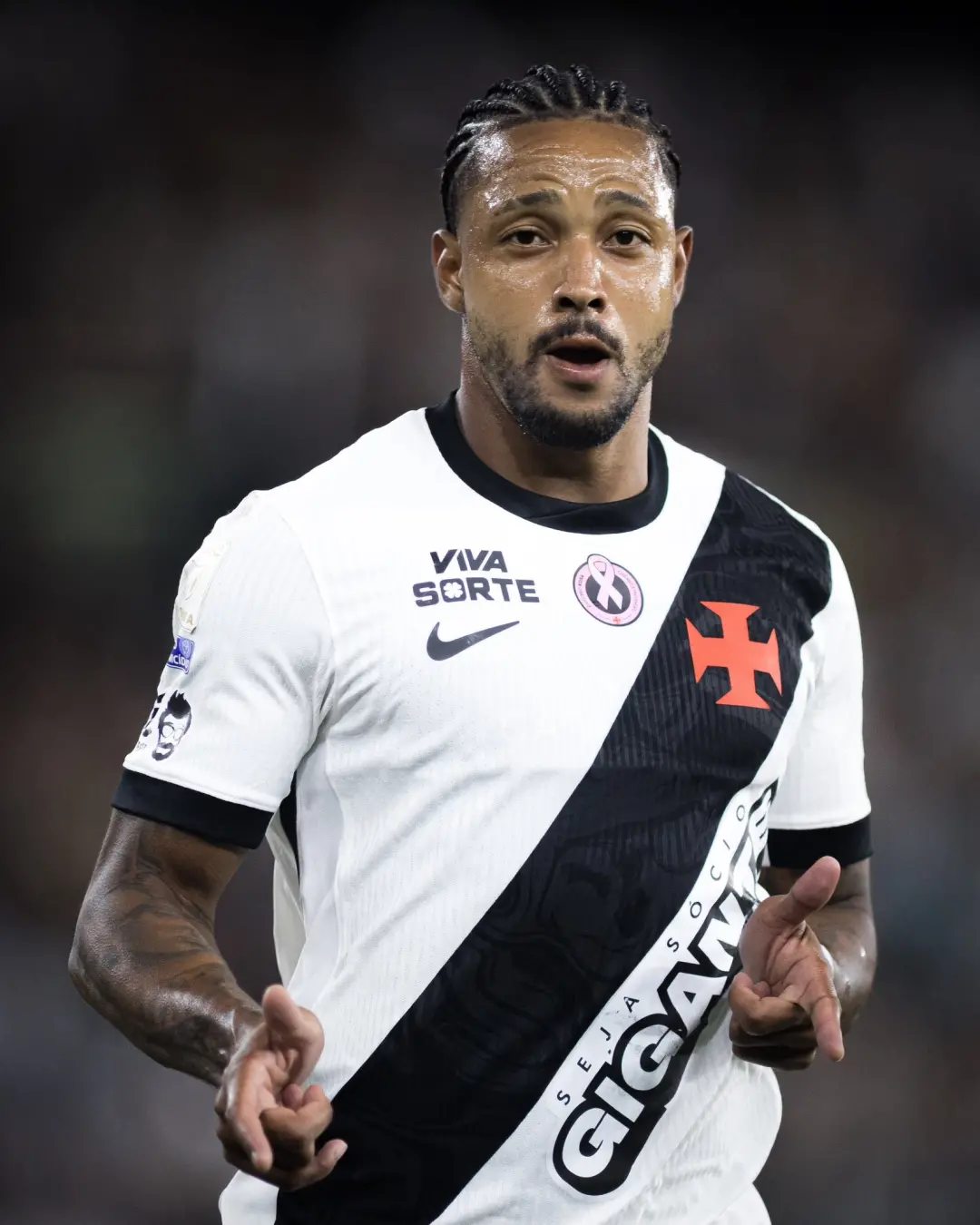 Vasco vence Botafogo por 2 a 1 no Brasileirão, dominando o jogo no meio de campo. O time chegou ao sétimo triunfo em no…