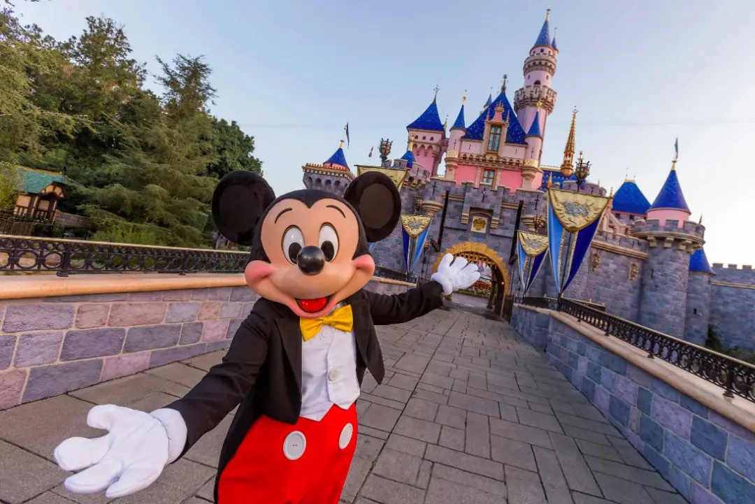Nos parques da Disney, os aumentos nos ingressos para 2026-2027 são pequenos em relação aos últimos tempos, com alguns …