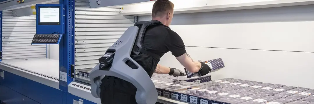 Exoesqueletos motorizados ajudam trabalhadores em armazéns da IKEA e também estão sendo testados por socorristas em bus…