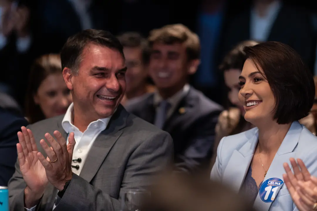 Michelle Bolsonaro vai fazer campanha pelo Flávio em capitais como Manaus, voando para ir e voltar no mesmo dia. A agen…