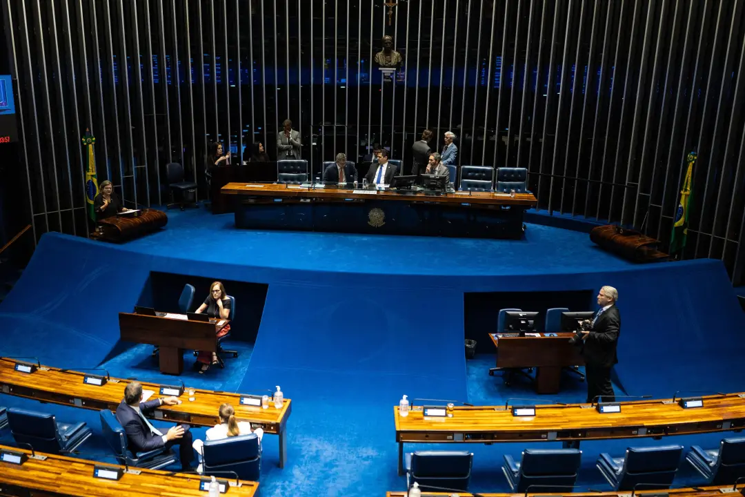 Senado discute fim da escala 6x1, com governo querendo acelerar a votação para próxima semana. A oposição joga contra o…