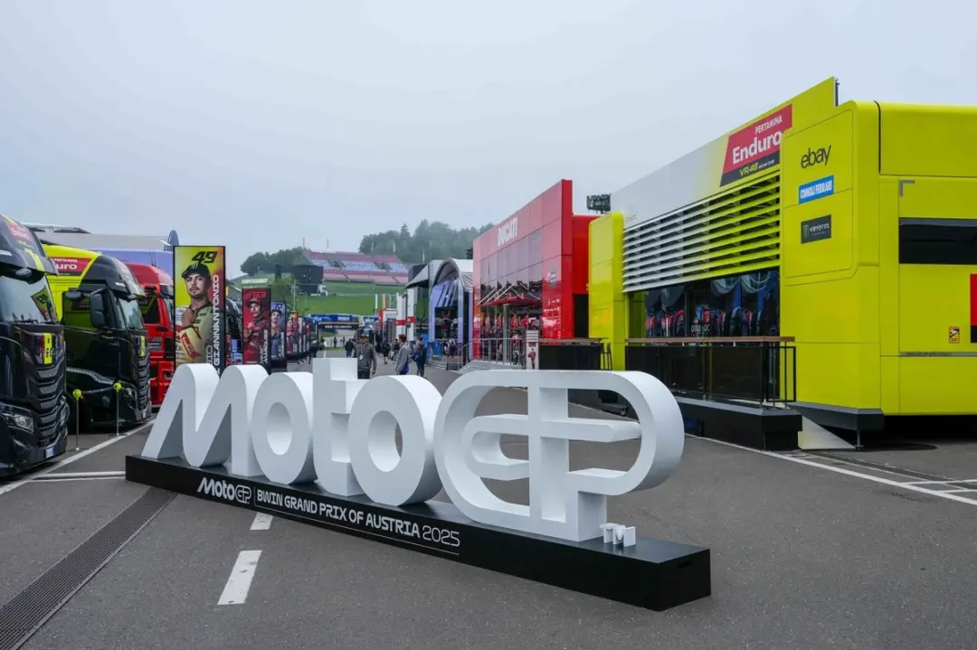 Mudança no formato de fim de semana da MotoGP para 2027 gerou divisão entre os pilotos. Bagnaia e Marini veem a mudança…