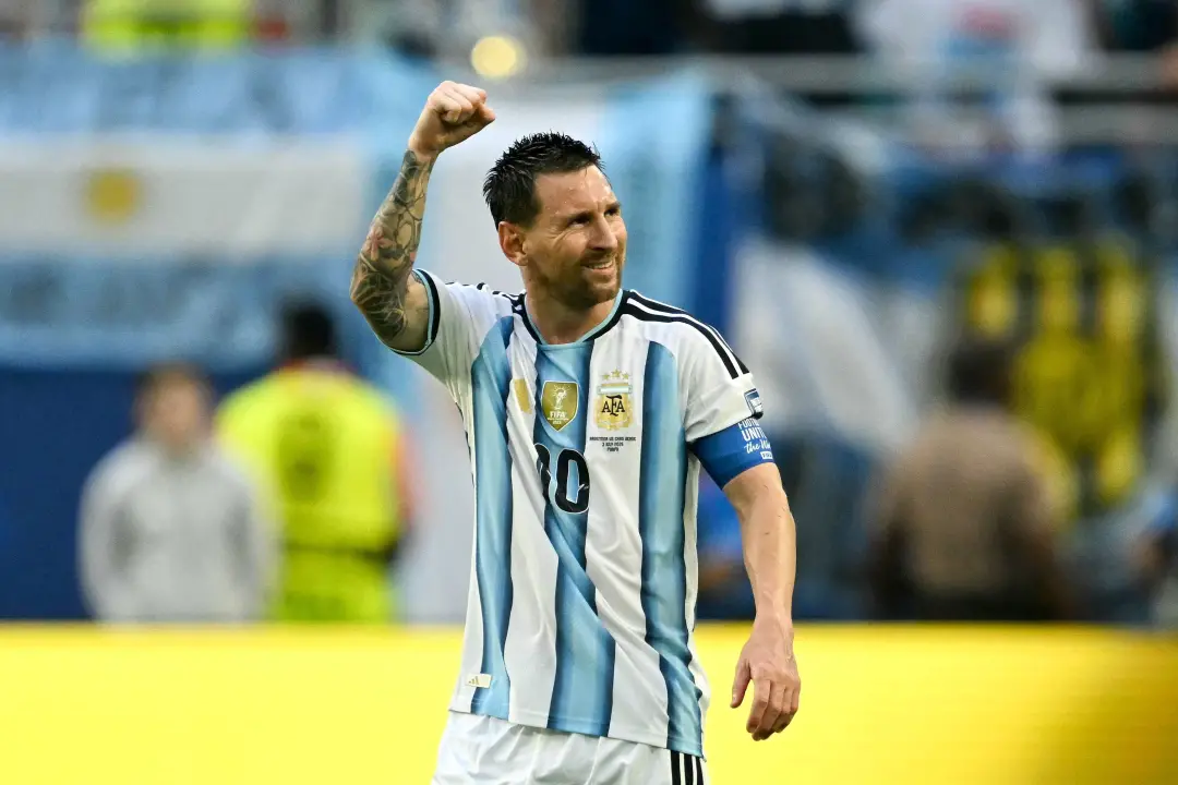 Lionel Messi recusou a Espanha com 14 anos, mesmo com tentativas de convencer o jovem jogador, segundo relato de ex-tre…