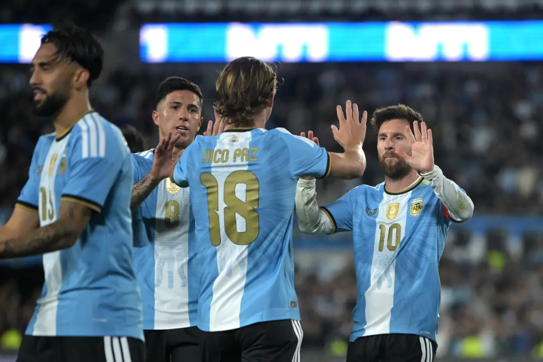 Paz e Mastantuono entre os nomes para suceder Messi na camisa 10 da Argentina. O Nico Paz é o favorito entre os torcedo…