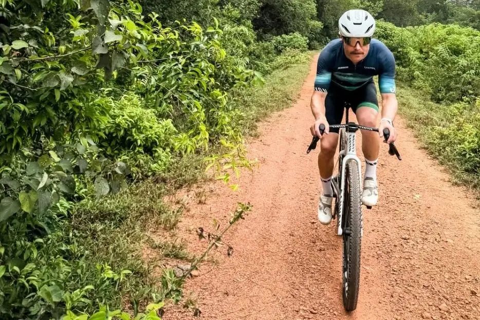 Valtteri Bottas completou uma viagem de três dias de moto em direção ao GP de Singapura. A ideia surgiu depois de a Tif…