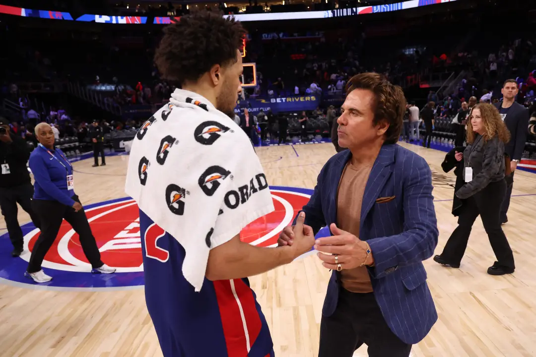 Little Caesars Arena, em Detroit, palco de gritos de torcedores pedindo para vender o time. Os fãs voltaram a exigir a …