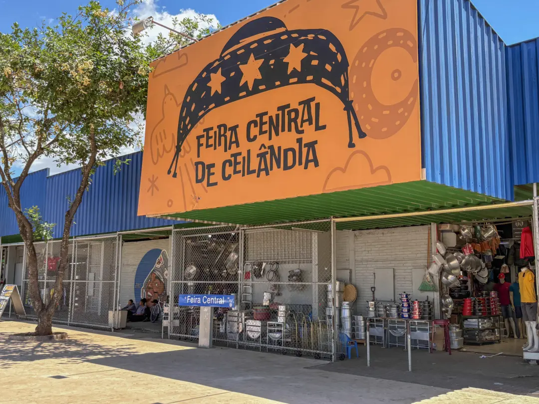 Ceilândia mostra a força de mais da metade dos migrantes do Nordeste no Distrito Federal. A Feira Central, com sua culi…