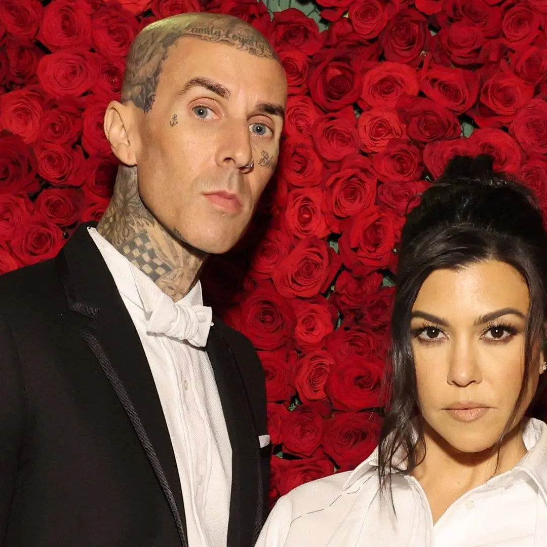Travis Barker precisou de um procedimento para corrigir um nervo na mão, o que levou à internação hospitalar dele. É um…