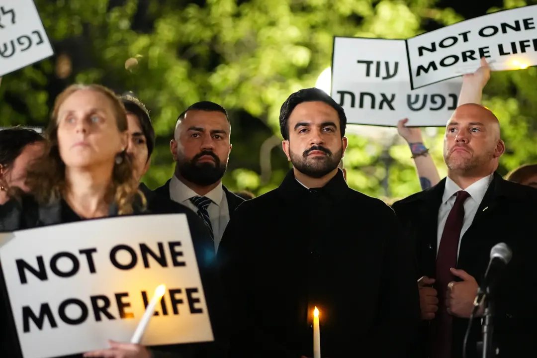 Zohran Mamdani, prefeito de Nova York, foi abucheado durante uma vigília em memória às mais de 1100 vítimas israelenses…