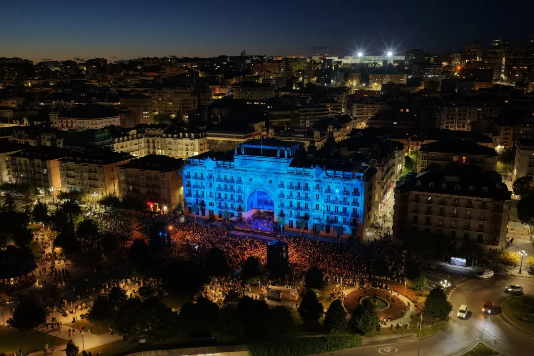 O antigo Banco Santander do paseo de Pereda virou museu e centro de criação contemporânea, um farol para ideias na capi…