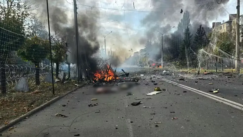 Kramatorsk teve mais de 33 mortos e 18 feridos em um ataque aéreo russo contra dois ônibus de transporte coletivo. Alvo…