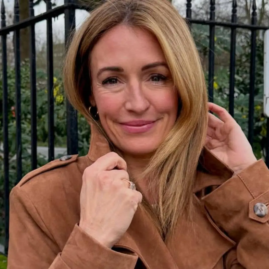 Cat Deeley definiu a temporada de botas de camurça nos coturnos da M&S por 75 libras. Acho interessante como o estilo e…