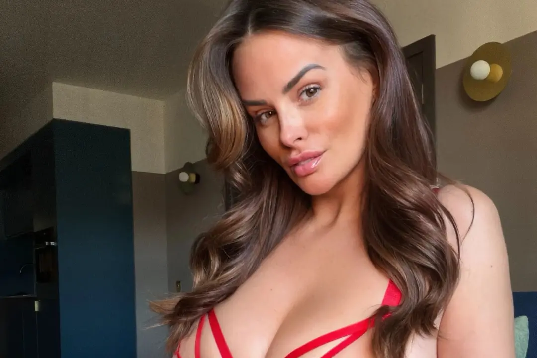 Rhian Sugden mostrou um look bem sexy em lingerie vermelha ao celebrar seus 40 anos. Ver a gente mostrando a liberdade …