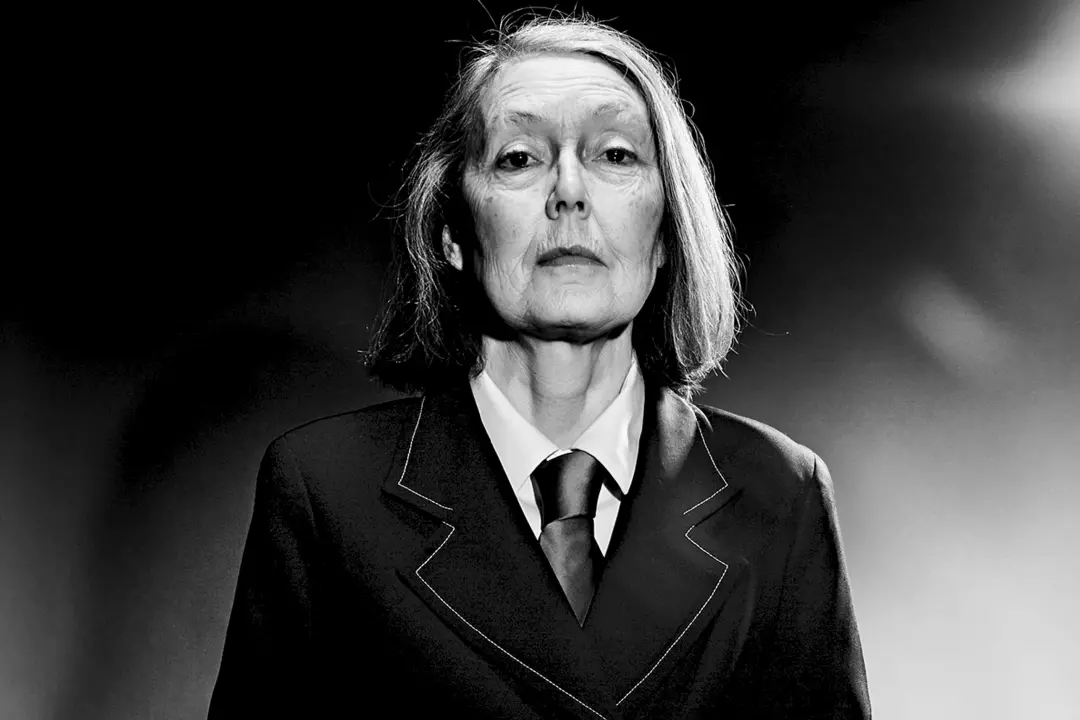 Anne Carson ganhou o Nobel de Literatura de 2026 pela Academia Sueca. Curto como ela mistura poesia e ensaio, dialogand…