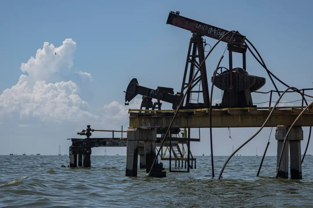 Petróleo com alta de mais de 5% e barril acima de 105 dólares por causa dos ataques hutis na Arábia Saudita e Qatar. Is…