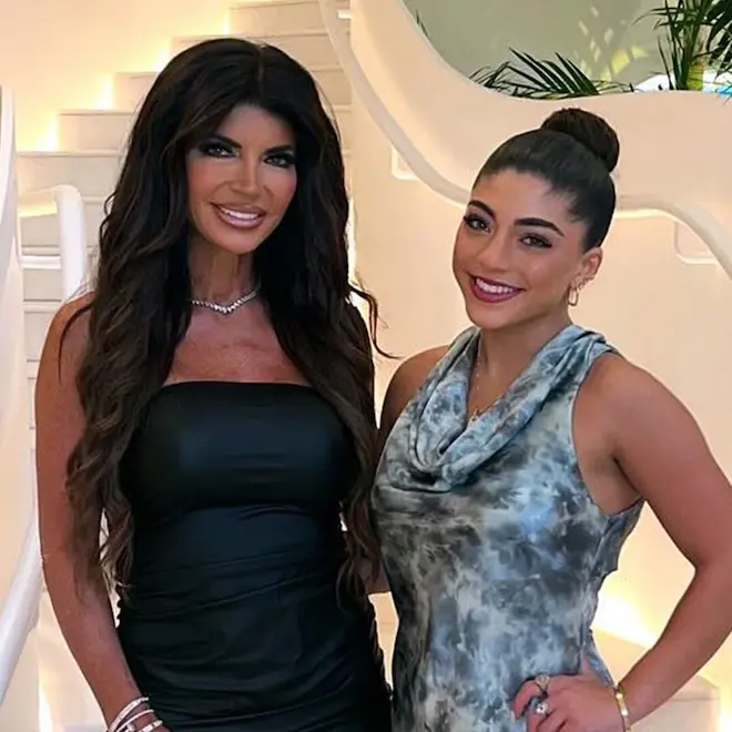 Milania Giudice agradeceu a mãe dela, Teresa Giudice, após um momento tenso no aeroporto. Ver esse reconhecimento famil…