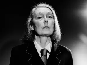 Anne Carson, canadense, recebe o Nobel de Literatura por renovar a língua inglesa. A poesia e a linguagem são espaços o…