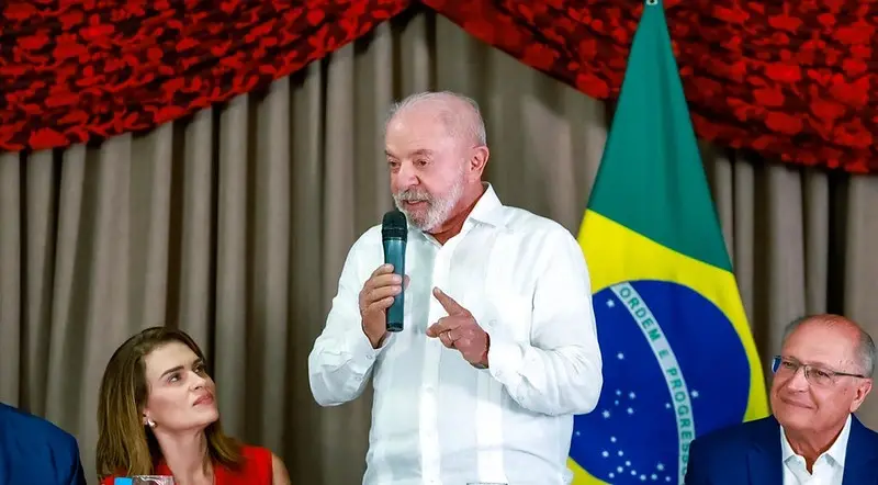 Lula reestrutura a coordenação da campanha, trazendo Camilo Santana, Rui Costa e Rafael Fonteles para novos papéis. Ess…