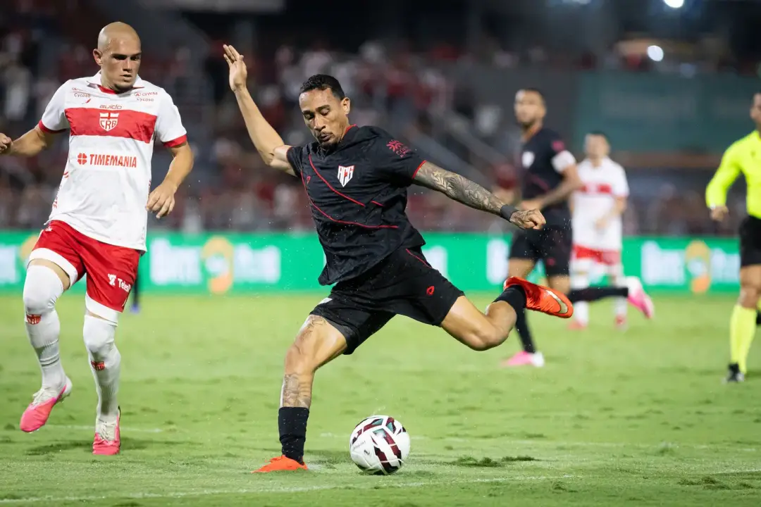 Atlético-GO perdeu para o CRB por 3 a 1 no Rei Pelé, com três gols no segundo tempo do Dragão. O ímpeto de liderança na…