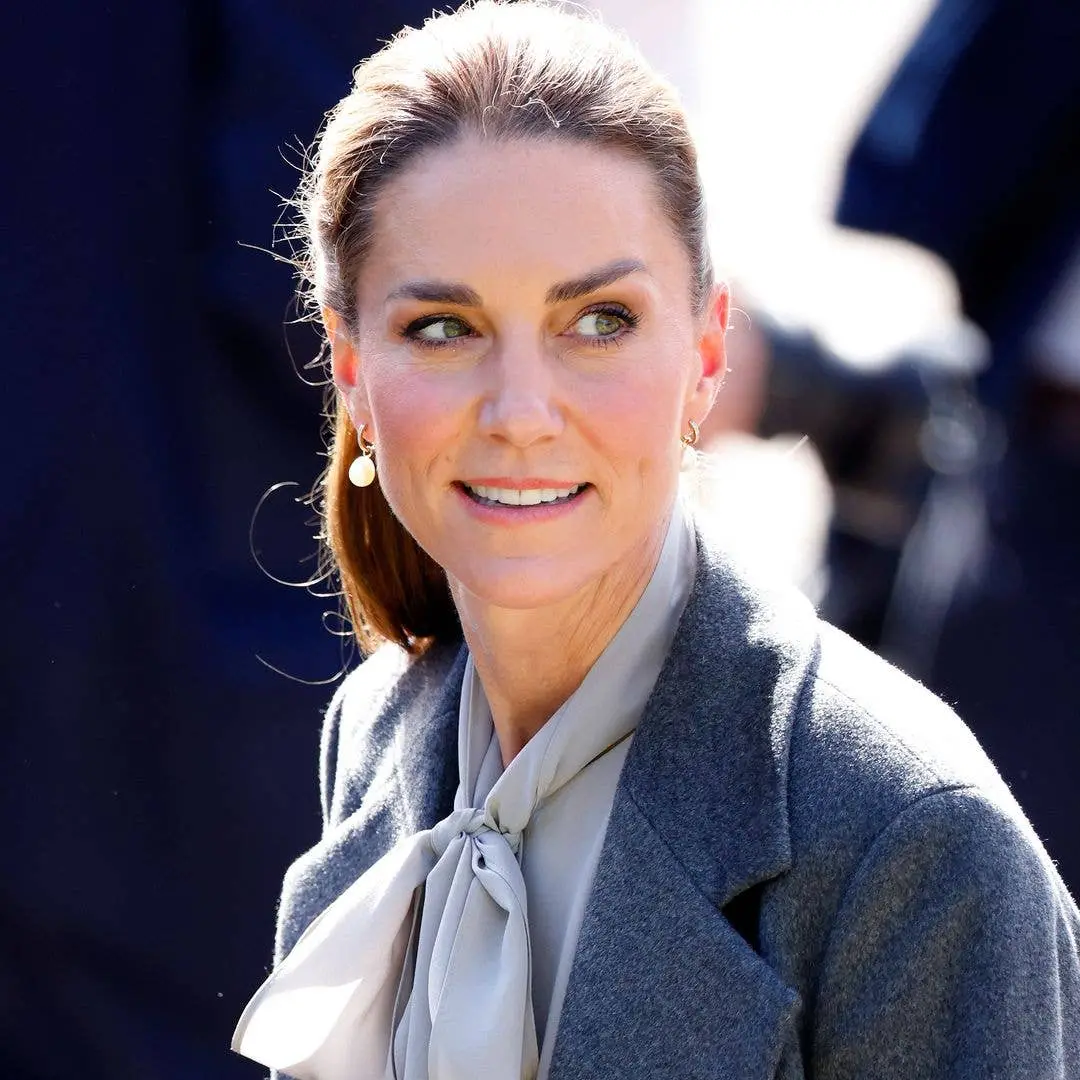 Kate Middleton fez uma reunião discreta dentro de Windsor Castle pela segunda vez em poucas semanas. É importante ver e…