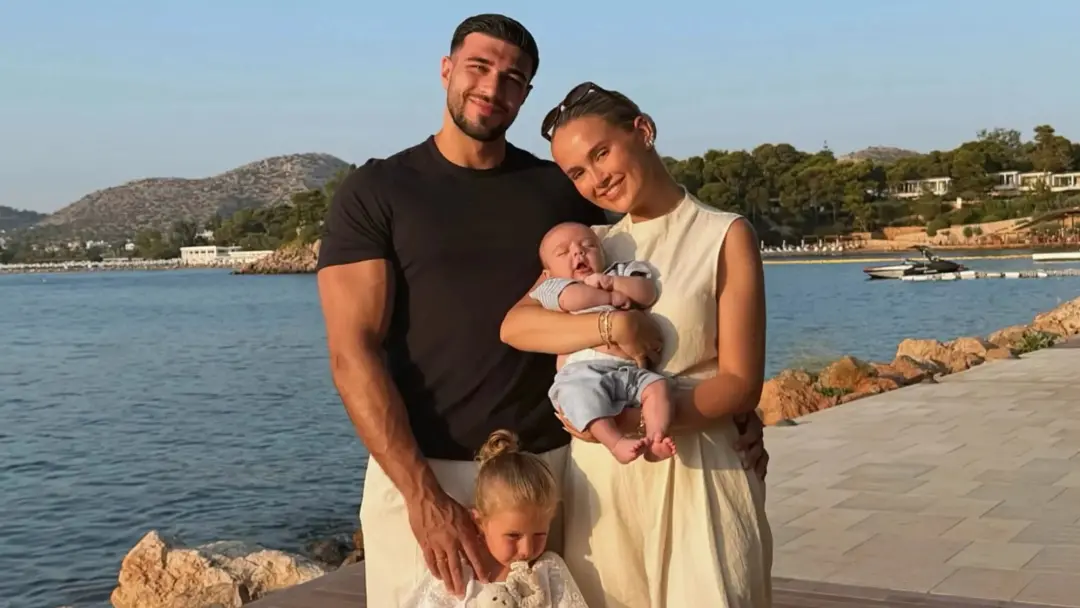 Molly-Mae Hague mudou de ideia sobre ter mais filhos com Tommy Fury, querendo outro bebê mesmo depois de dizer que esta…