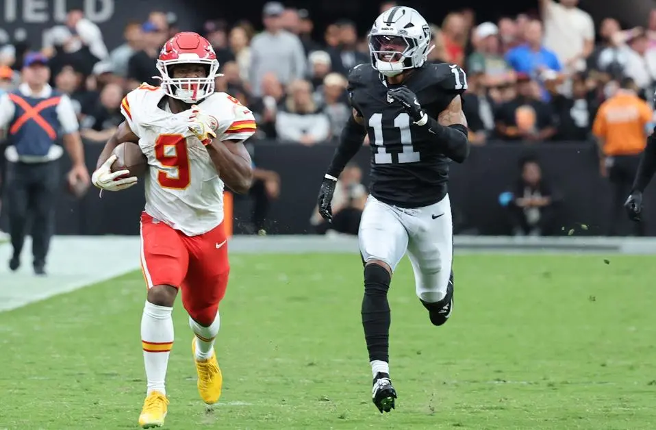 Kenneth Walker, corredor dos Chiefs, lidera os backs com seis corridas de mais de 20 jardas na temporada até agora. O t…