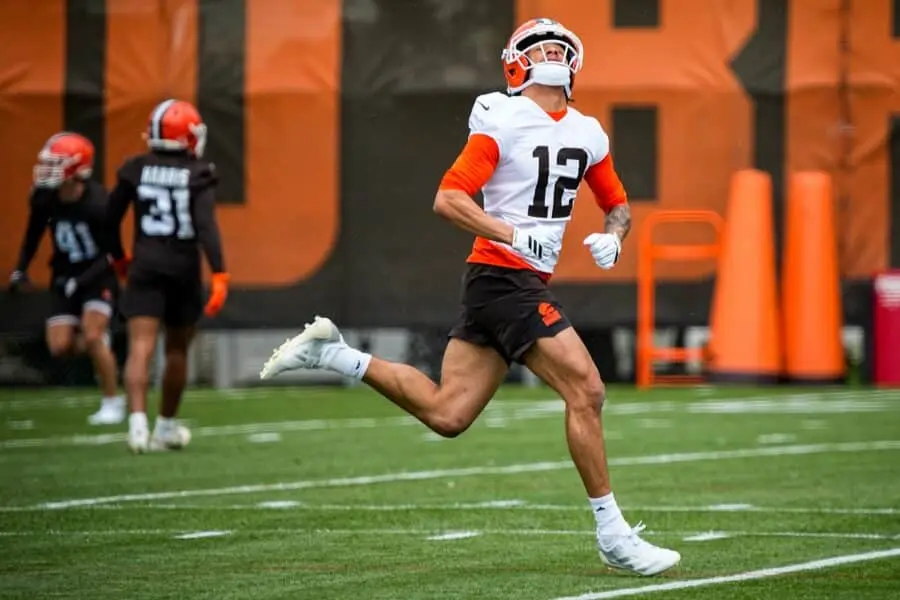Denzel Boston e KC Concepcion foram nomeados no time de novatos da primeira equipe, após abrirem a temporada do Browns …