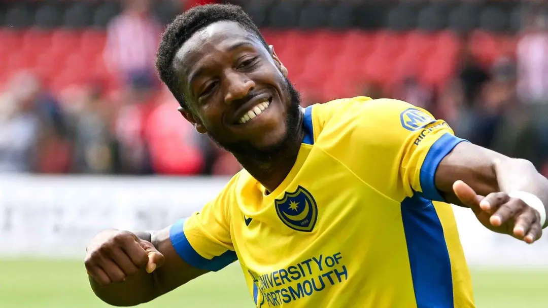 Ebou Adams falou sobre o derbi entre Portsmouth e Southampton, dizendo que tem uma linha tênue entre ser herói ou vilão…
