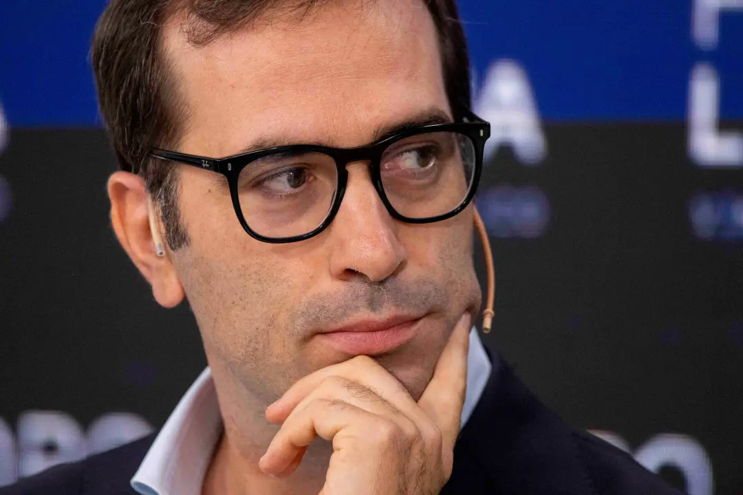 Governo liberou a regra que permite empresas espanholas cotar em Wall Street. Isso facilita a atuação delas em mercados…