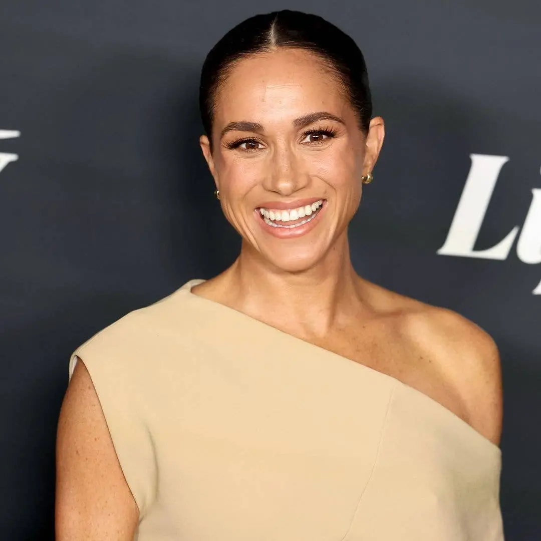 Coleção de verão da Meghan Markle tá na vitrine, a pergunta é se é um must buy ou coisa muito cara. Eu fico ponderando,…
