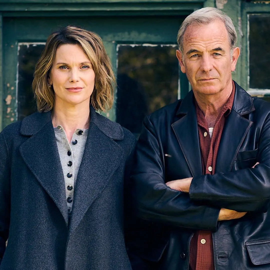 Robson Green está no elenco de The Northumbria Mysteries, um drama criminal da BBC com oito episódios. A dupla investig…