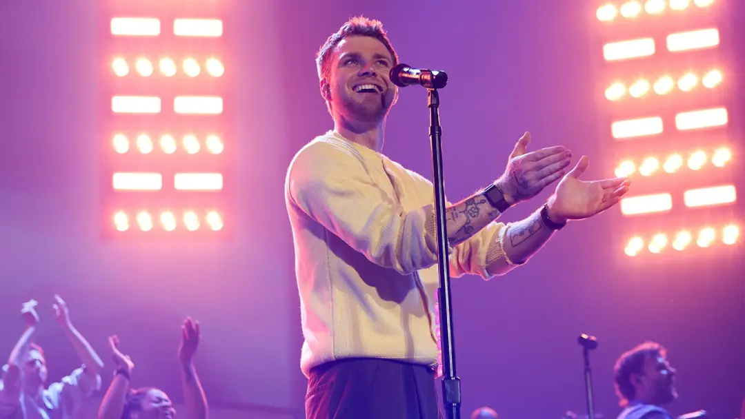 Alex Warren vai apresentar os Kids Choice Awards em Los Angeles no dia 14 de novembro. Taylor Swift lidera os indicados…