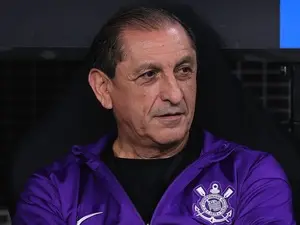 Corinthians negociando com Ramón Díaz depois da saída do Diniz. A movimentação no futebol mostra como a pressão por res…