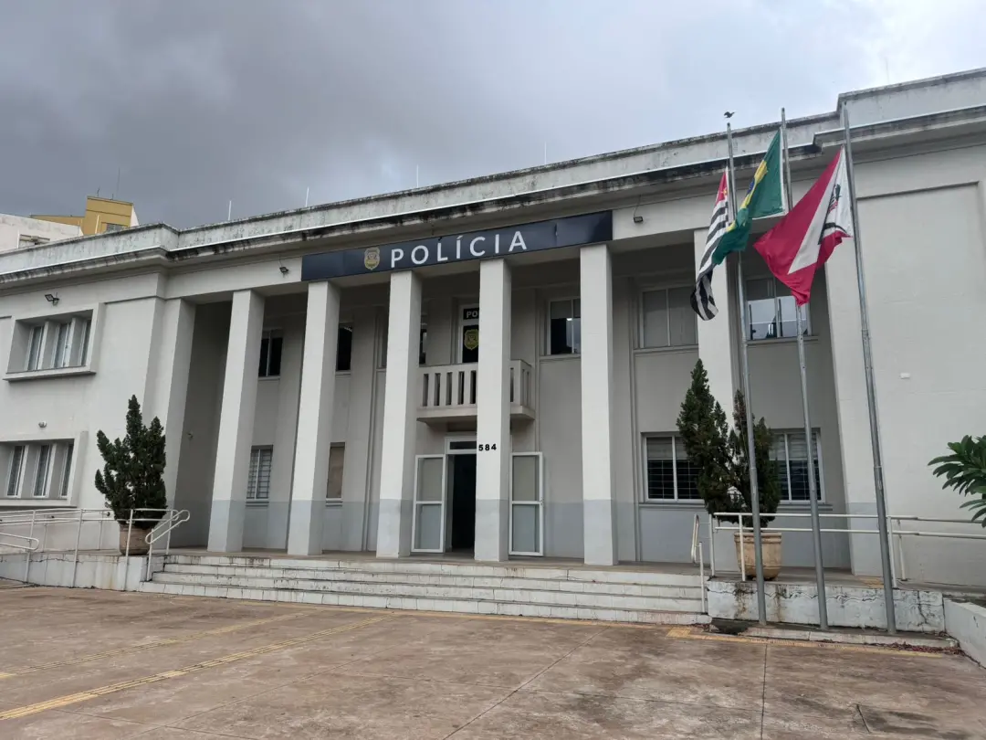 Araçatuba, SP, teve um motorista de 36 anos armado baleado pela polícia durante abordagem no bairro Atlântico. A situaç…