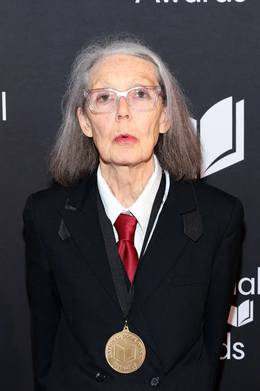 Anne Carson ganhou o Nobel de Literatura 2026 por obra ousada e inventiva. Curto como a academia reconhece quem inova a…