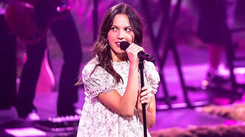 Festival da Olivia Rodrigo arrecadou 20 milhões de dólares para causas femininas, como o Planned Parenthood. Ver um eve…