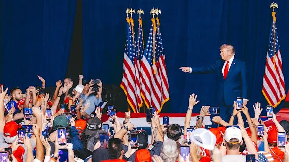 San Antonio, Texas, palco de um encontro onde Donald Trump falou sobre o que ele viu em protestos. Ele alegou que manif…