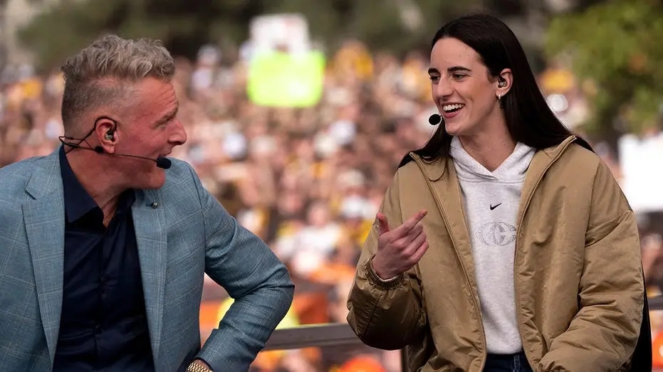 Caitlin Clark participou do College GameDay da ESPN, gerando o maior público da temporada e o maior de outubro na histó…