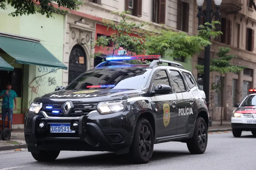 Seis homens foram presos em chácara em Jarinu, São Paulo, por operar golpe do falso gerente bancário. A organização tin…