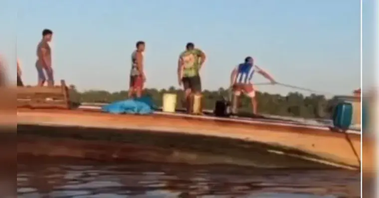 Igarapé-Miri, Pará, teve um barco com estrutura de banda naufragado, causando um prejuízo estimado em R$ 1 milhão. É um…